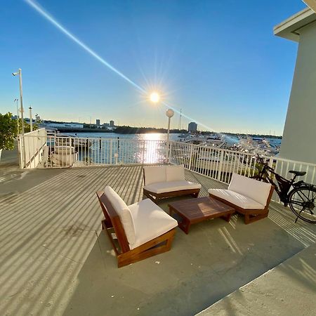 Luxurious Remodeled Direct Waterfront Apartment With Miami Skyline View And Outdoor Terrace Free Parking 5Min Drive To Miami Beach Eksteriør bilde