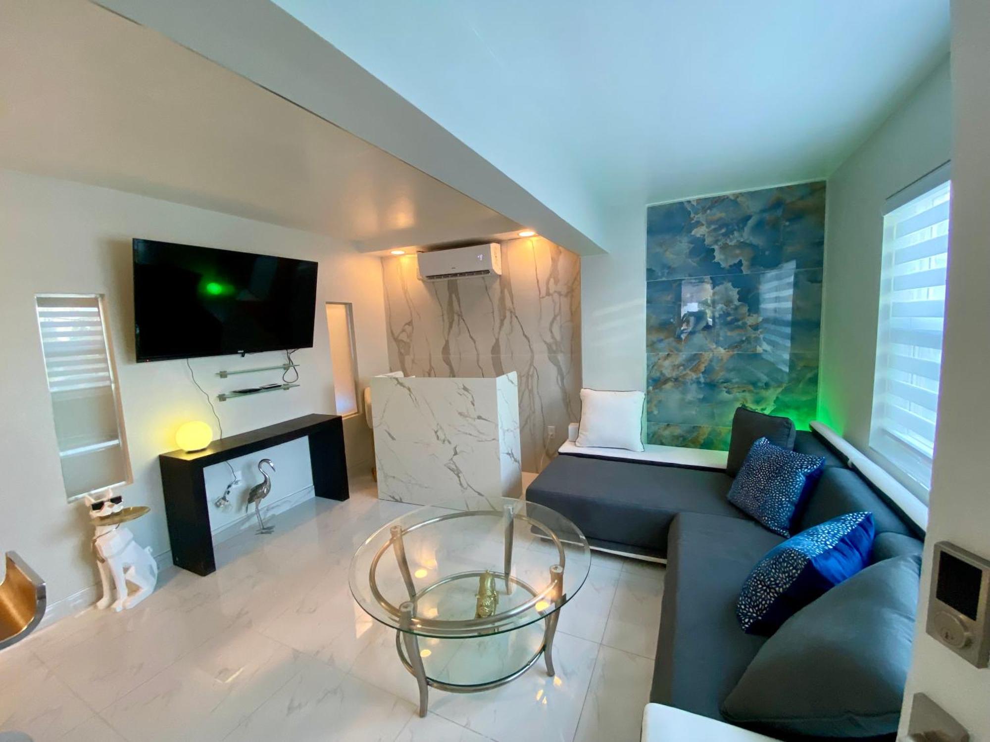 Luxurious Remodeled Direct Waterfront Apartment With Miami Skyline View And Outdoor Terrace Free Parking 5Min Drive To Miami Beach Eksteriør bilde