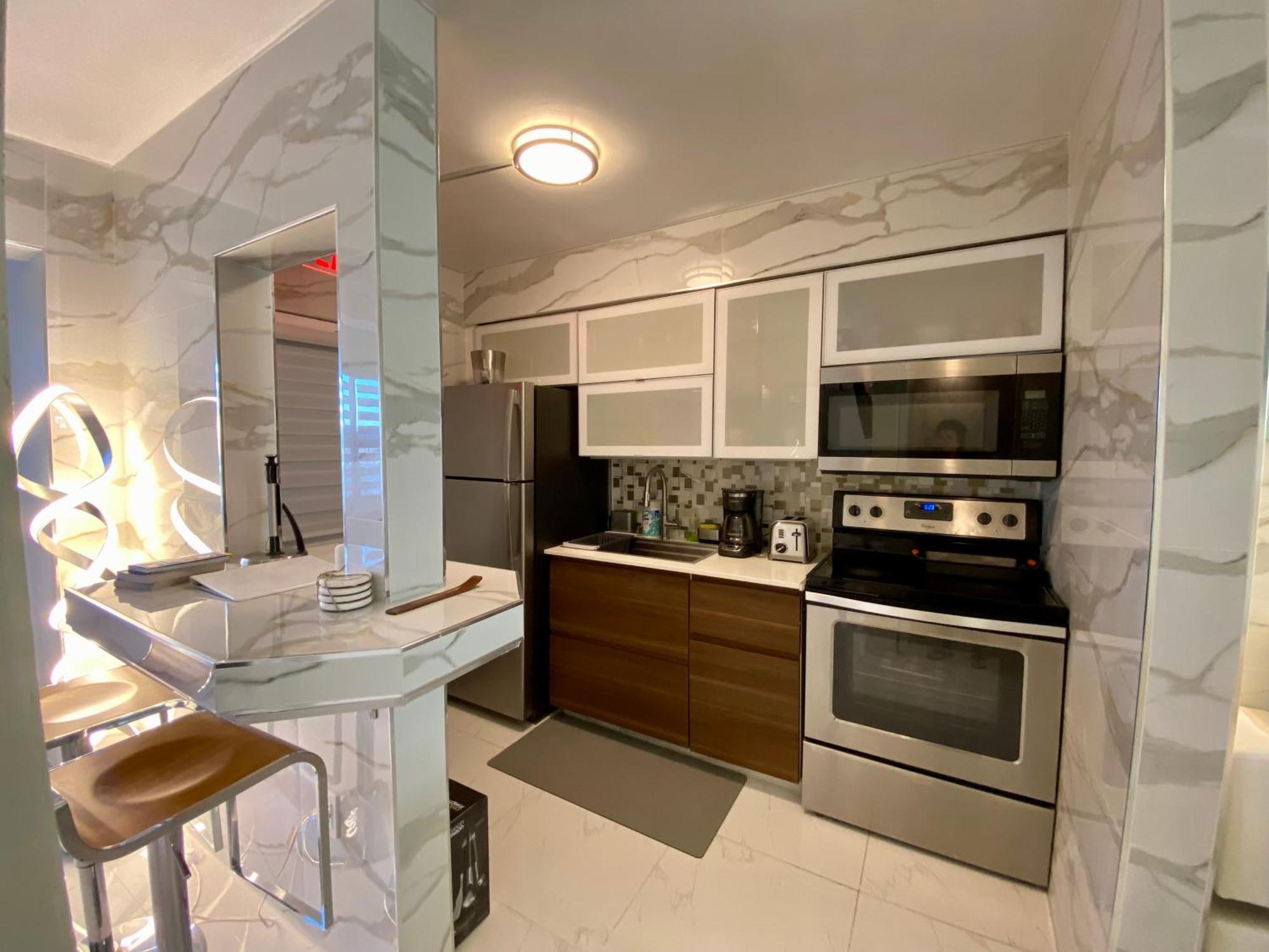 Luxurious Remodeled Direct Waterfront Apartment With Miami Skyline View And Outdoor Terrace Free Parking 5Min Drive To Miami Beach Eksteriør bilde