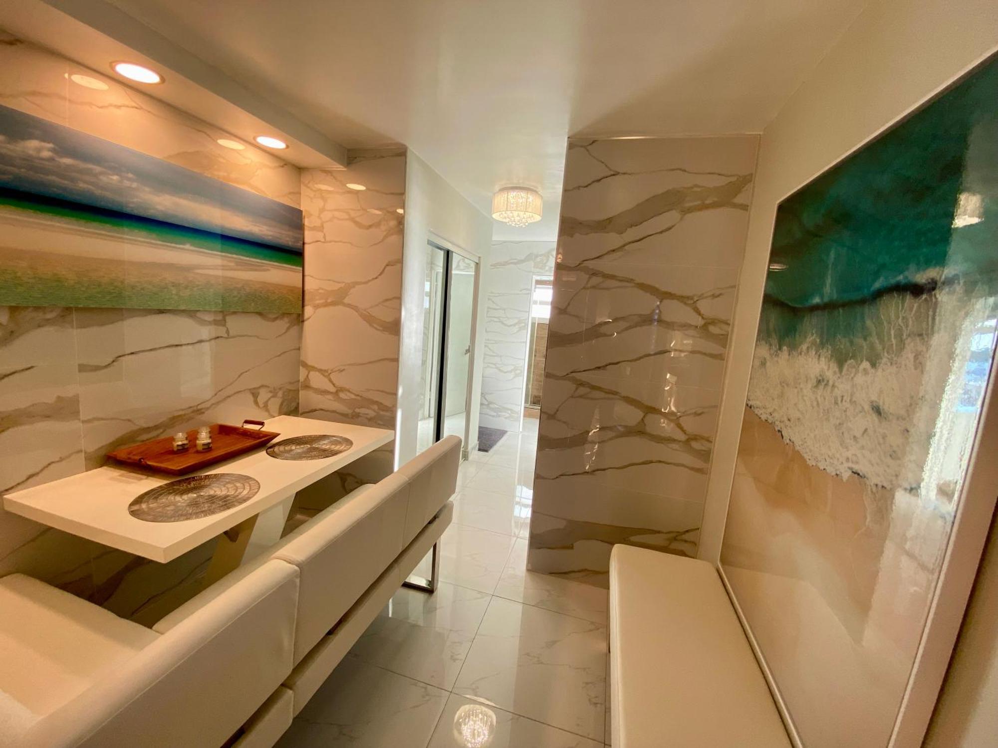 Luxurious Remodeled Direct Waterfront Apartment With Miami Skyline View And Outdoor Terrace Free Parking 5Min Drive To Miami Beach Eksteriør bilde