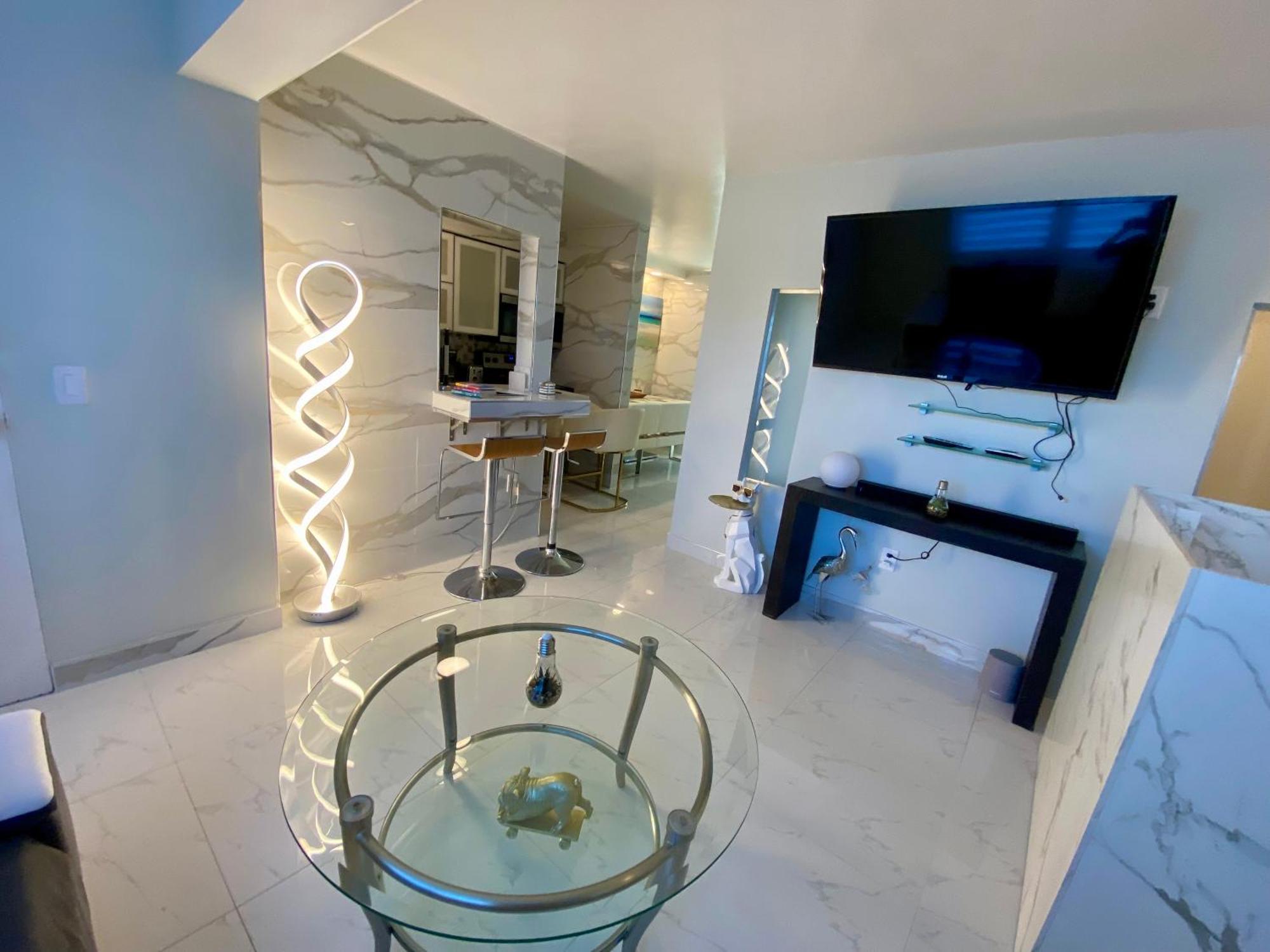 Luxurious Remodeled Direct Waterfront Apartment With Miami Skyline View And Outdoor Terrace Free Parking 5Min Drive To Miami Beach Eksteriør bilde