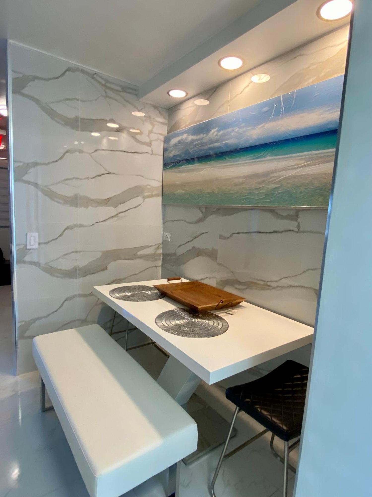 Luxurious Remodeled Direct Waterfront Apartment With Miami Skyline View And Outdoor Terrace Free Parking 5Min Drive To Miami Beach Eksteriør bilde