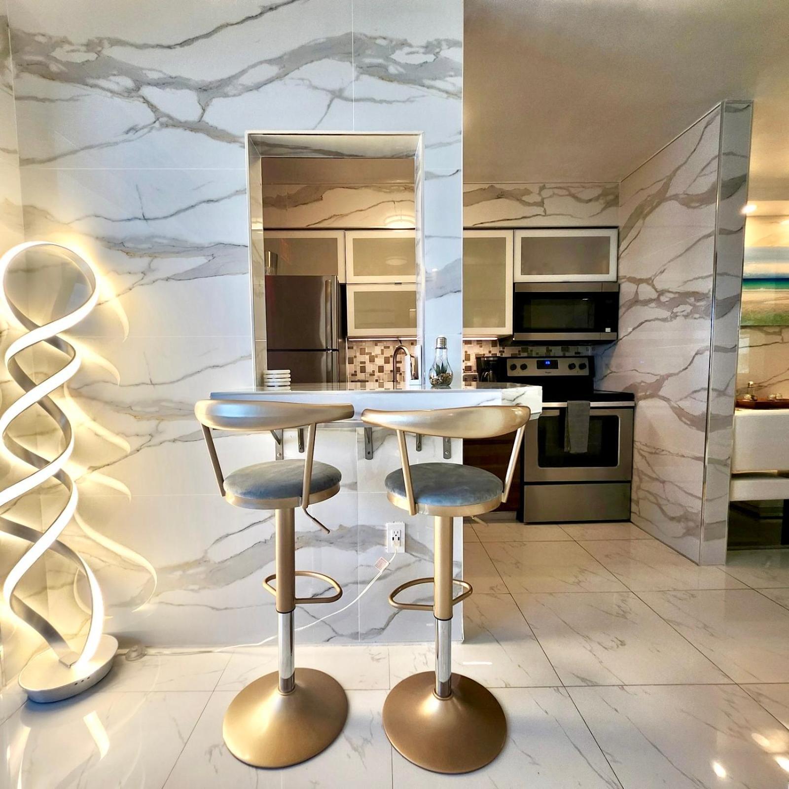 Luxurious Remodeled Direct Waterfront Apartment With Miami Skyline View And Outdoor Terrace Free Parking 5Min Drive To Miami Beach Eksteriør bilde