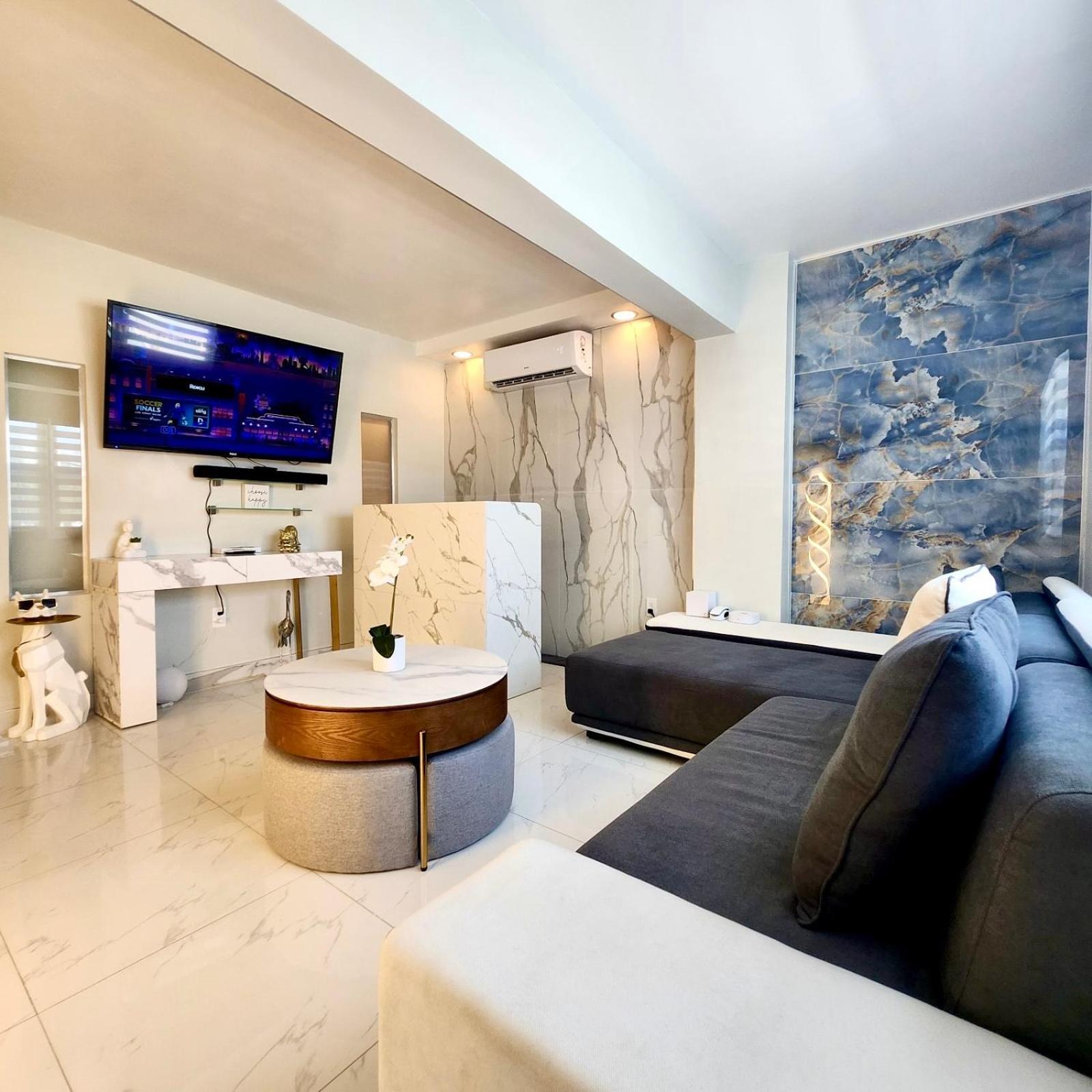 Luxurious Remodeled Direct Waterfront Apartment With Miami Skyline View And Outdoor Terrace Free Parking 5Min Drive To Miami Beach Eksteriør bilde