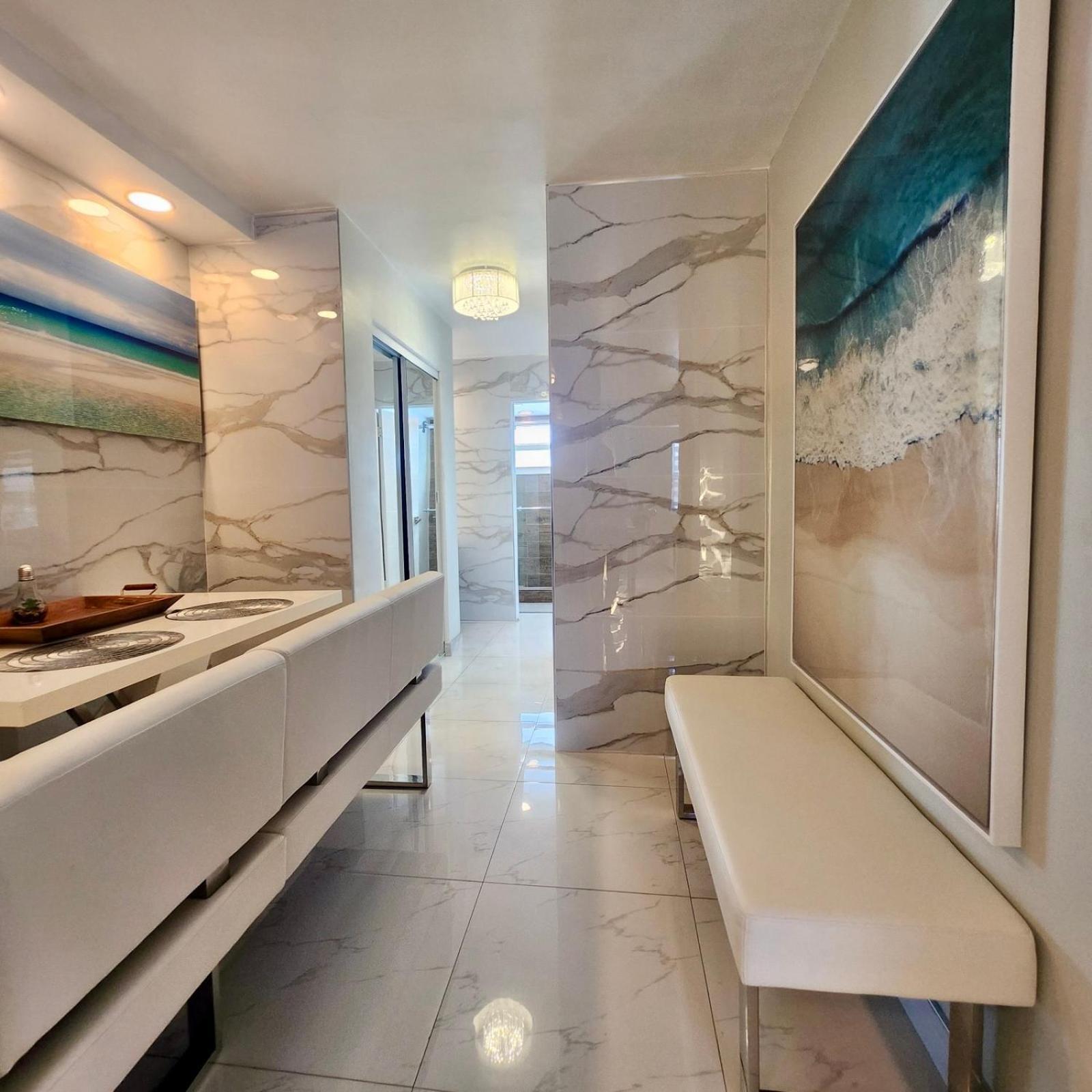 Luxurious Remodeled Direct Waterfront Apartment With Miami Skyline View And Outdoor Terrace Free Parking 5Min Drive To Miami Beach Eksteriør bilde